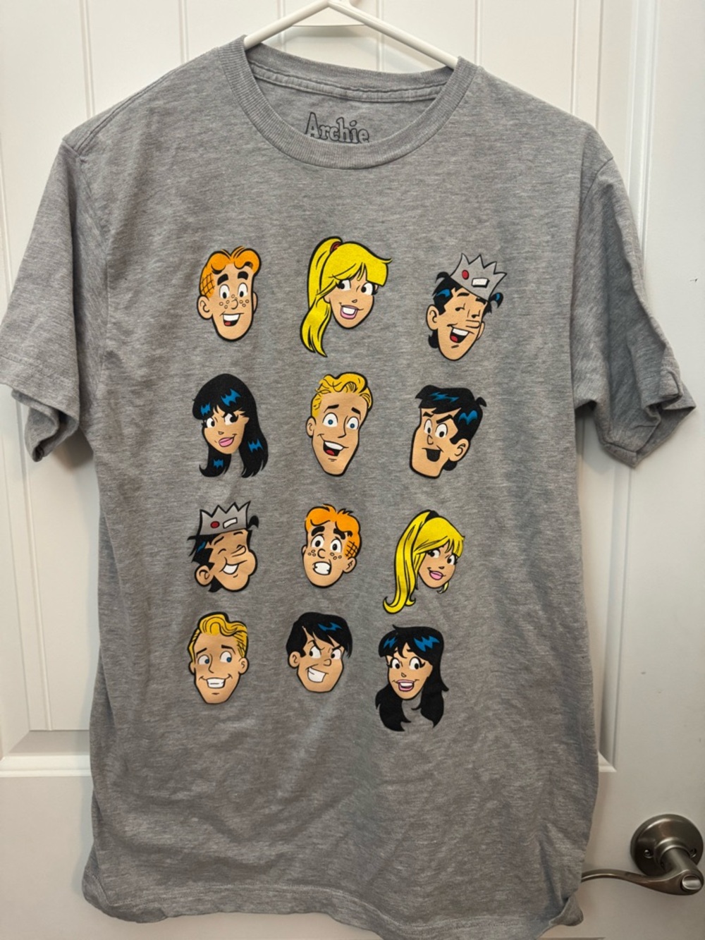 Title: Archie Comics Graphic Tee – Size Medium – Gray Character Print F